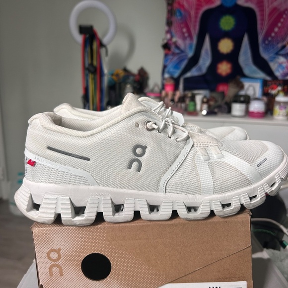 WHITE ONCLOUD 5 WOMEN’S 8.5W - Picture 2 of 5